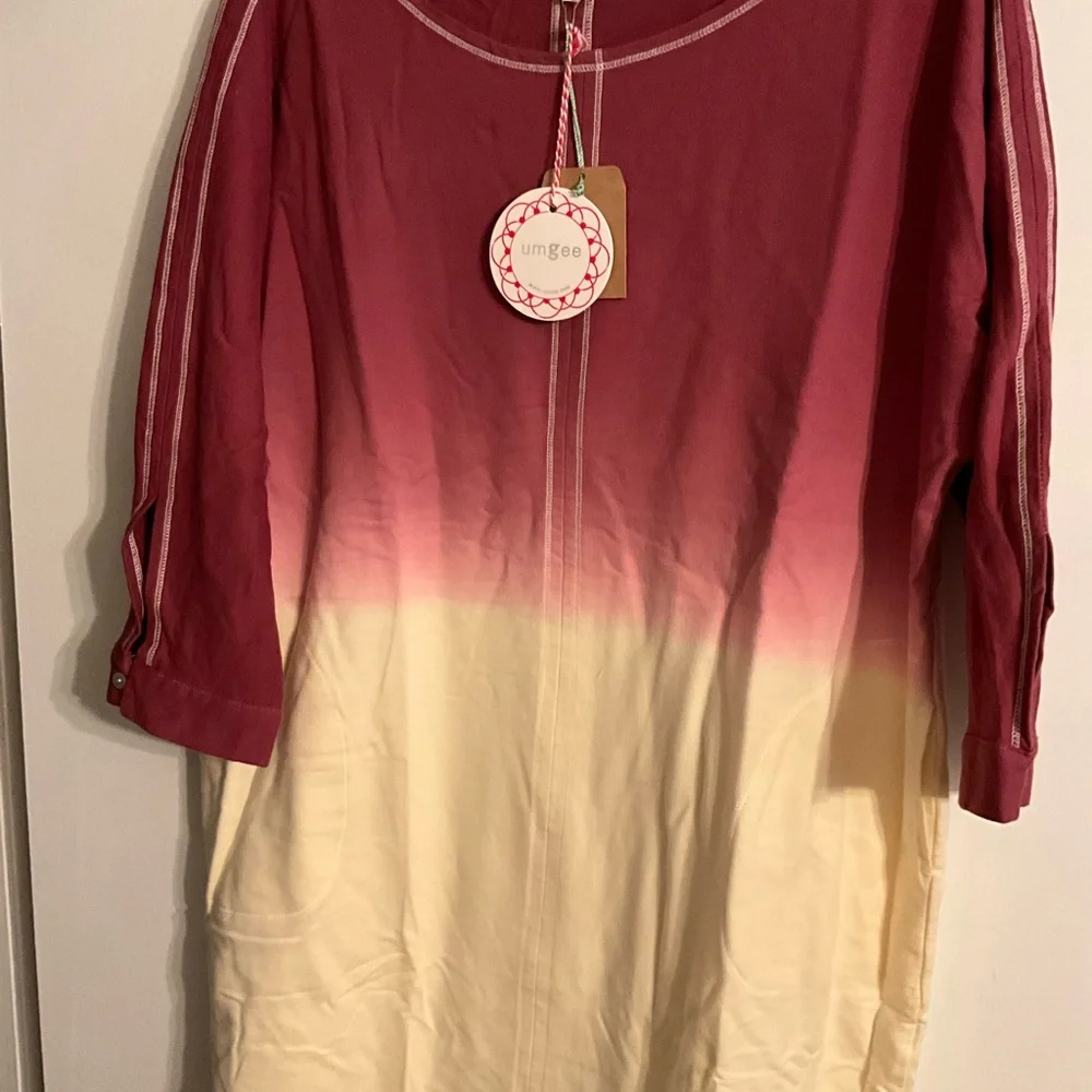 UMGEE  Ombre Scoop Neck 3/4 Sleeve Top - Burgundy to Cream - Picture 2 of 7